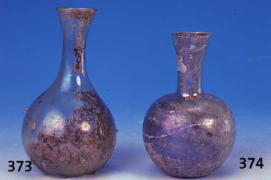 Flasche, r”misch, ca. 2.-3. Jh. n. Chr., Glas, mit ausgezogenen Noppen, lstriert, Bodenfund, daher alte Erdverkrustungen, H. ca. 13.5 ...