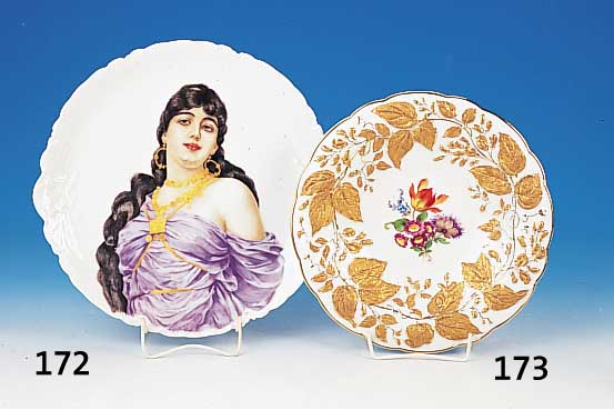 Zierteller, Limoges, H & C, um 1910, Porzel-lan, bunte Bemalung, dunkelhaarige Frau in antikem Gewand, l. ber., Rand partiell floral ...