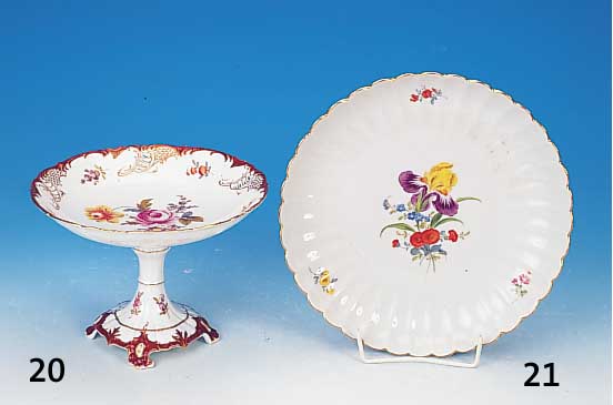 Zierteller, Meissen, um 1960/65, Porzellan, bunte Bemalung, Blumenbouquet u. Streublüm- chen, Goldrand, D. ca. 27,5 cm