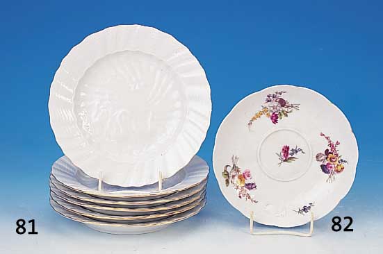 Sechs Teller, Meissen, 20. Jh., Porzellan, Schwanendekor, reliefierte Darstellung, Gold- rand, D. ca. 20 cm