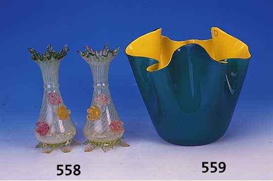 Vasenpaar, B”hmen, um 1890, farbloses Glas, optisch geblasen, partiell grn eingef„rbt, Streifendekor, applizierte Glasblumen, H. ca. 25 cm, ...