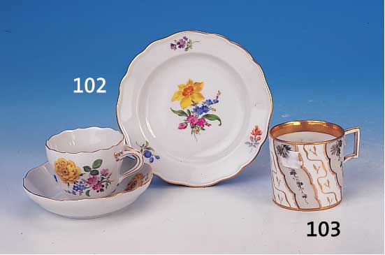 Mokkagedeck, Meissen, 20. Jh., 1. Wahl, Porzellan, bunte Blumenmalerei, Goldrand, H. ca. 5.5 cm