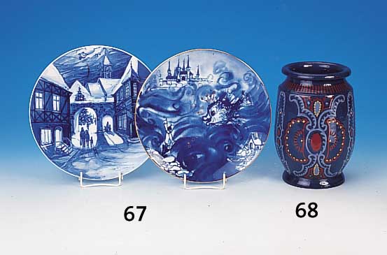 Zwei Teller, Meissen, 1990/1975, Porzellan, 1 x winterlicher Stadtansicht mit Personen- staffage. 1 x Märchenteller vom Fischer und seiner ...