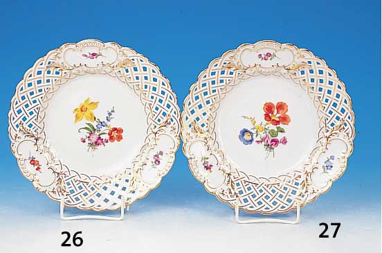 Teller, Meissen, um 1910, Porzellan, Rand mit Durchbrucharbeit, Blume III, Goldstaffage, D. 21 cm