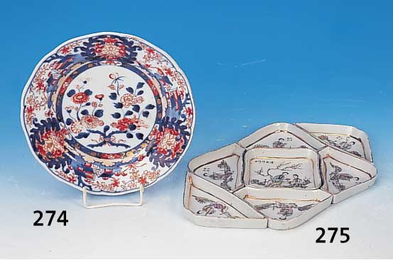 Schalenset, China, um 1900/20, Porzellan, mit Personenstaffage bemalt, ca. 31 x 21 cm Goldstaffage l. berieben