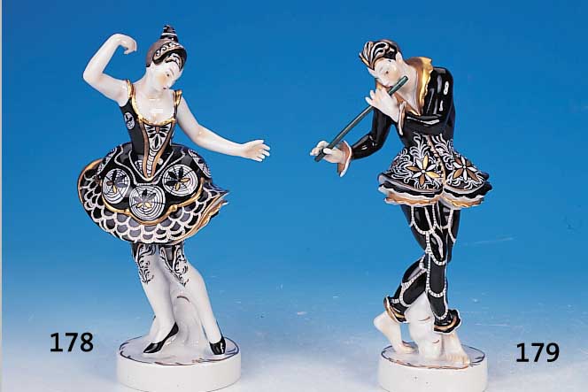 PORZELLANFIGUR, SCHWARZBURGER WERKSTäTTE, SIGN. G.OPPEL, BAJAZZO MIT FLöTE, SCHWARZ UND GOLDEN STAFFIERT, H. CA. 26.5 CM