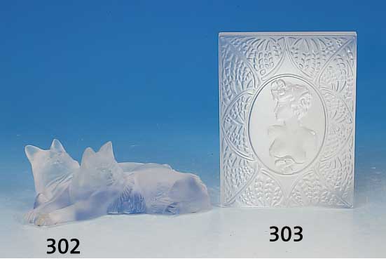 Skulptur, Lalique, Frankr., 2. H. 20. J., Preßglas, zwei liegende Katzen, L. ca. 15 cm, unsign.