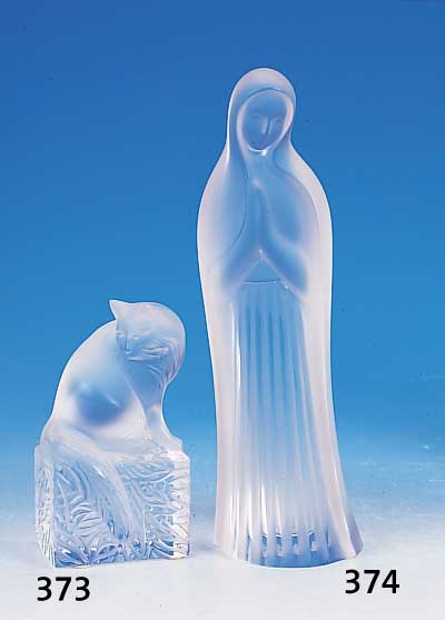 Skulptur, Lalique, Frankr., 2. H. 20. Jh., Preßglas, z.T. mattiert sitzende Katze, H. ca.14 cm, unsign.