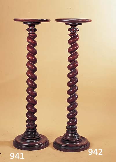 BLUMENSäULE, DEUTSCH, UM 1890, NUSSBAUM MASSIV, IN SICH GEDREHT, H. CA. 125 CM, D. CA. 35 CM