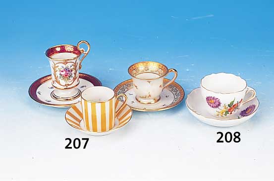 9 Mokkatassen, Limoges, wohl 30/50er Jahre, Porzellan, 6 x mit versch.farbigem Streifen- dekor, 1 x ein Paar und eine einzelne Tasse mit ...