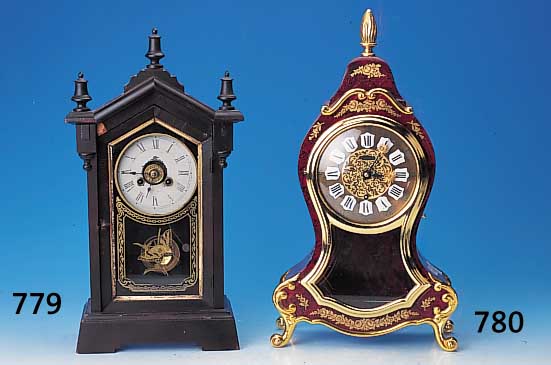 Neuenbürger Uhr mit Sockel, Zenith, um 1950, Holzgehäuse, rotbraun marmoriert gelackt, aufgedruckte florale Verzierungen, Messing- ...