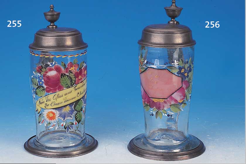 Glaskrug, Sachsen, um 1820/30 klassizistisch, bunte Emailmalerei, mit stil- typ. Blumenumrandung, Reste alter Goldin- schrift, ...