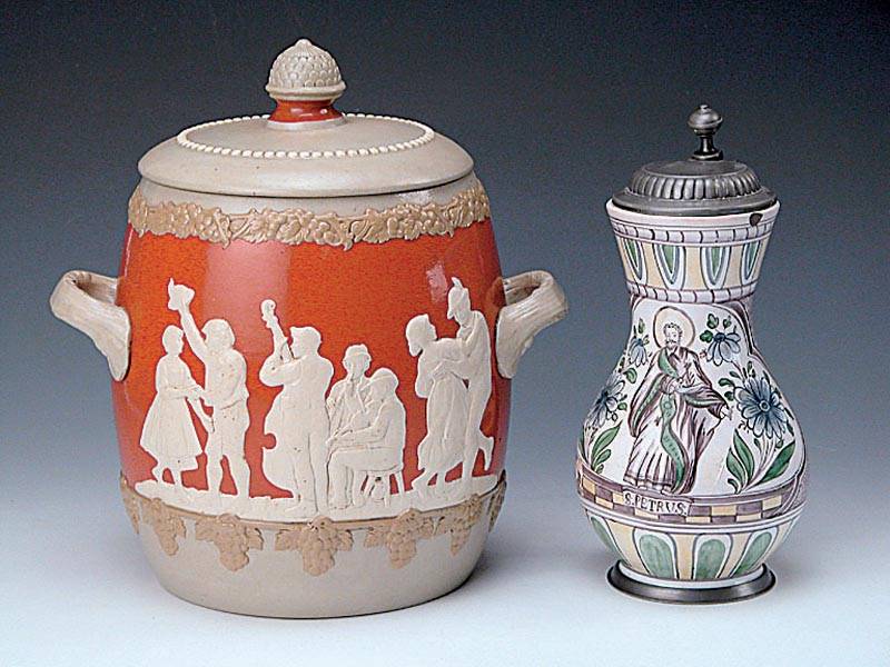 Birnkrug, NiederÖsterreich, um 1770/80, Darstellung Hl. Petrus in Blumenumgebung, abstr. floraler SchwÄmmchenmalerei, Chip am Rand, Deckel ...
