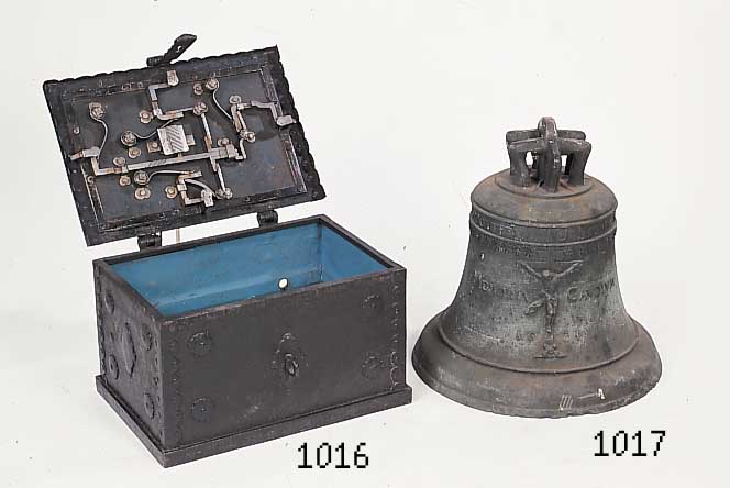 Eisenkassette, deutsch, um 1680-1720, schmiedeeisern, Geheimöffnung, orig. SchlüsselZugschloß mit vier Zungen, gut erhalten, 25 x 43.5 ...