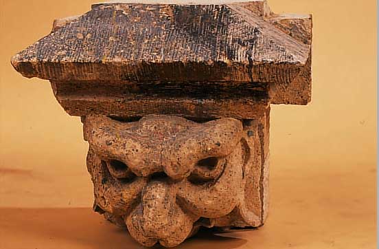 RELIEFTEIL, DEUTSCH, UM 1680-1720, KALKSTEIN GEHAUEN, VOLLPLASTISCHE DARSTELLUNG EINER FRATZE, CA. 29 X 32 X 26 CM