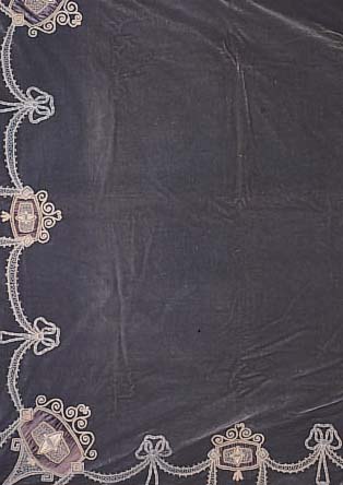 KLAVIERDECKE, WOHL UM 1900/20, SAMT BESTICKT, LEICHTE ALTERSSPUREN, L. VER- SCHMUTZT, CA. 155 X 160 CM