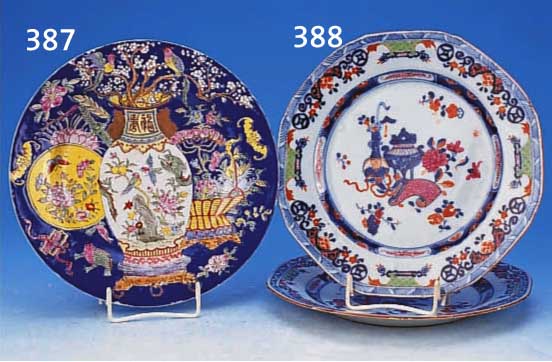 TELTELLER, CHINA, UM 1900, PORZELLAN, BUNTE EMAILMALEREI, IM KANTONSTIL, D. 23 CM, L. ALTERSSP.
