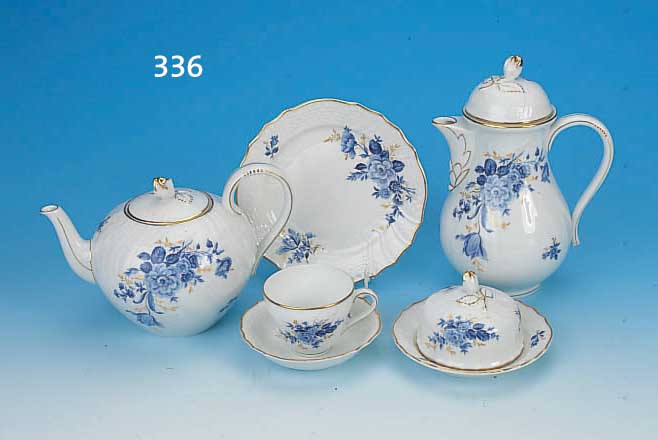 KAFFEESERVICE, HUTSCHENREUTHER, 60ER JAHRE, CHATEAU BLEAU, FORM DRESDEN, PORZELLAN, BLAUER BLUMENDEKOR, LITHOGR. MIT ...