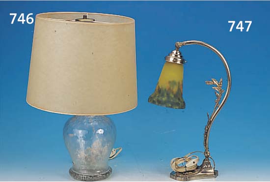 TISCHLAMPE, WOHL WMF, 30ER JAHRE, FARBLOSES GLAS, EINGESTOCHENE LUFTBLASEN, SCHIRM SPäTER UND ELEKTR. VERäNDERT, DIESE NICHT ...
