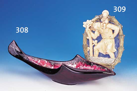 Große Schale, Frankreich, 30er Jahre, Steingut, in Form eines stilisierten Fisches, Lüsterglasur, sig., M. 23 x 67 cm