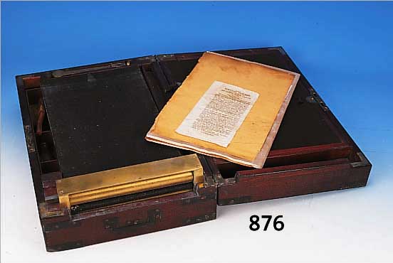 VERVIELFäLTIGUNGSAPPARAT, ENGLAND, UM 1810, NACH JAMES H. FARTHING, TRAGBAR IM MAHAGONI- KASTEN, MIT ANLEITUNG, CA. 14 X 45 X 30 CM, MIT ...