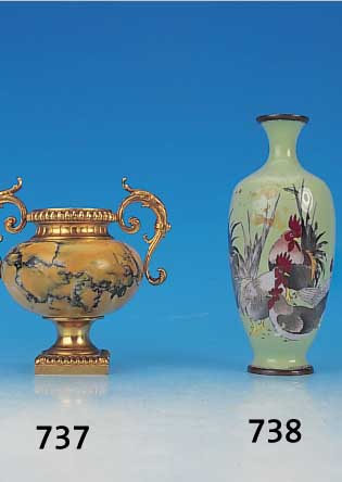 Vase, um 1900/10, Cloisonné, hellgrüner Fond, buntes Email, Hahn mit Hennen, korro- diert, l. besch., H. ca. 18 cm