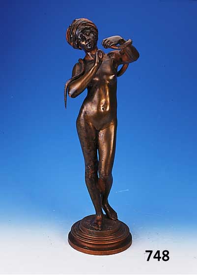 Groáe Bronzeskulptur, sign. Wind, um 1900, junge Orientalin mit Schlange, Arm und Bein bossiert, z.T. Reste alter Farbe (sollte abgenommen ...