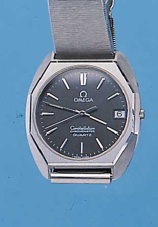 OMEGA HERRENARMBANDUHR, CONSTELLATION CHRO- NOMETER, REF.-NR. 1333, SCHWEIZ UM 1979, EDELST., EDELST.-BAND MATT., SAPHIRFLACHGLAS, ...