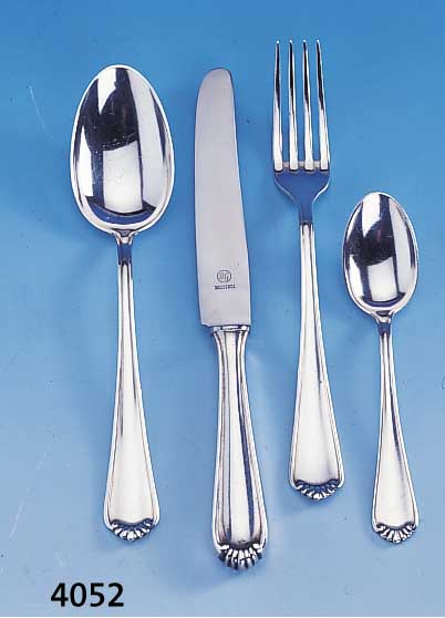 48-teiliges Besteck, deutsch ca. 30er J., 90er Silberauflage, guter Zustand, best. aus 12 Messern mit Stahlklingen, 12 Gabeln, 12 Löffel, 12 ...