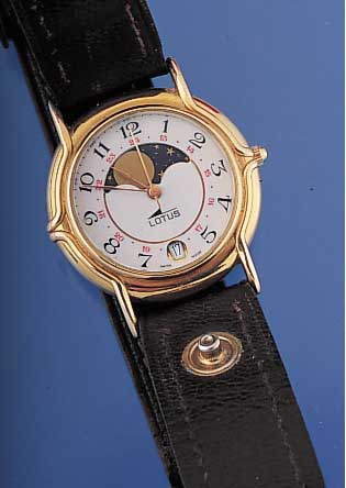 Konvolut: 2 Herrenarmbanduhren, schweizer Fabrikationen, beide High-Tech-Quartzwerke m. Sek.-Takt, einmal bez. MASERATI, Edelst., Bo- den gedr., ...