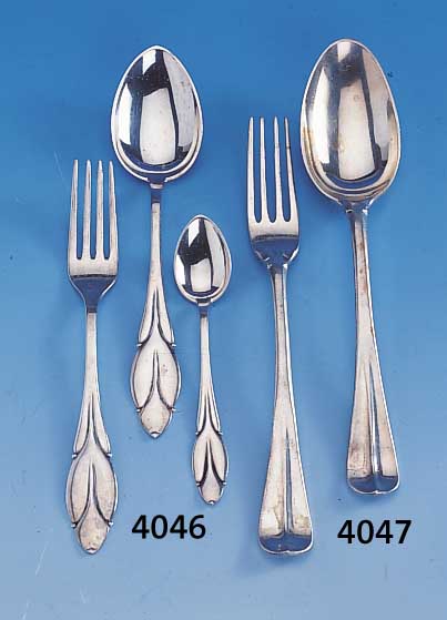 41-teiliges Dessertbesteck, Dänemark, Kopen- hagen dat. 1928-37, 830er Silber, Wardein- marke Heise u. Siigsgard, best. aus: 9 ...