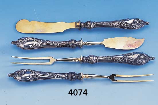 4-teiliges Vorlegebesteck, deutsch um 1900, 800er Silber, best. aus 2 Wurstgabeln, Butter-und Käsemesser, Gebrauchsteile Metall vergol- det, ...