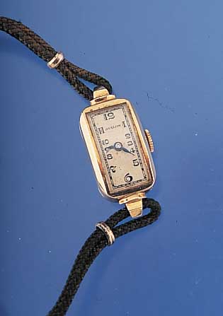 AVALON Damenarmbanduhr, Schweiz um 1936, GG 585/000, zeitident. Kordelband m. verg. Faltschl., zeitident. Etui, vers. Blatt m. email. ...