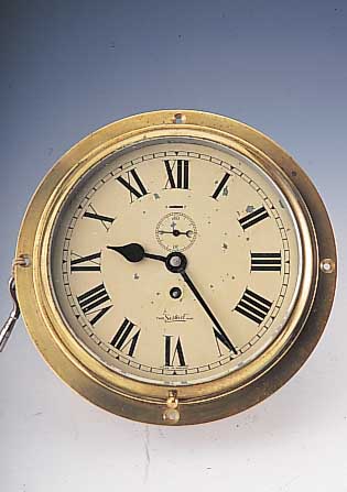 SESTREL Schiffswanduhr, England um 1940, Massiv Messing, Einbaudurchm. ca. 22 cm, kl. Sek., lackiert. Emailzifferbl., l. besch., Vollplat. ...