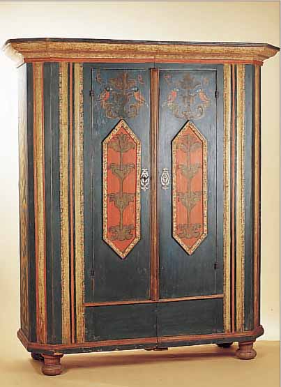 BAUERNSCHRANK, DEUTSCH, DATIERT 1799, WEICHHOLZ, BUNT GEFAßT MIT VöGELN UND STILI- SIERTEN BLUMEN, ORIG.-SCHLOß UND BESCHLäGE, FüßE ...