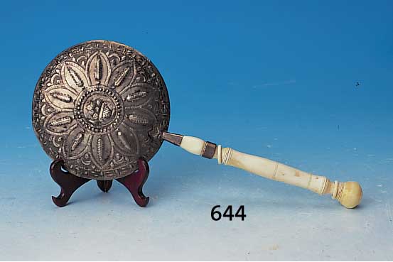 SPIEGEL, KONSTANTINOPEL, UM 1850/60, SILBER GETRIEBEN, MARKE, ORIGINALGLAS, ELFEN- BEINGRIFF, MIT FREI GESCHNITZTEN RINGEN, L. ...