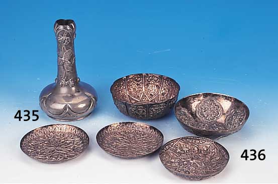 KONV. 5 SILBERSCHäLCHEN, PERSIEN, UM 1870/80, REINE TREIBARBEIT, RELIEFIERTE FLORALE DAR-STELLUNG 1 X MIT VOGEL, D. CA. 12-15 CM