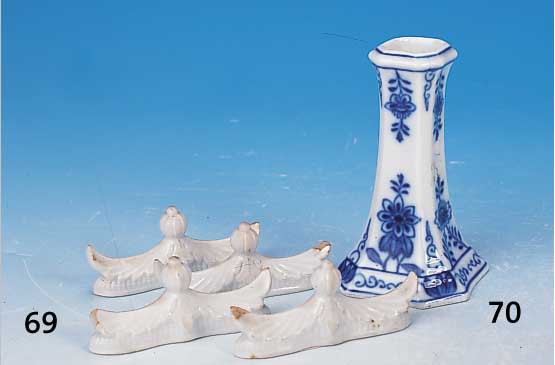 VIER MESSERBäNKCHEN, FRANKREICH, UM 1790/1820, PORZELLAN, L. BEST., L. CA. 8 CM