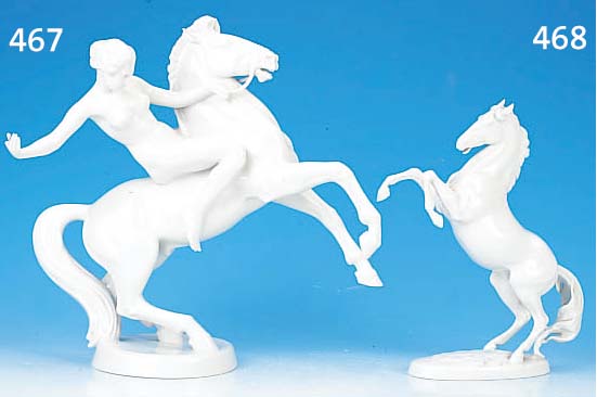 Porzellanfigur, Wien, um 1930, aufsteigendes Pferd, H. ca. 29 cm, 1 Ohren- spitze min. best.