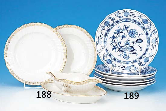 Sechs Teller, Meissen, um 1880/1900, 2. Wahl, 1x 1. Wahl, Porzellan, blaue Bemalung, Zwiebelmuster, ca. 25 cm