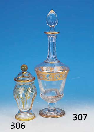 DECKELGLAS, STEIN-SCHöNAU/BöHMEN, UM 1920, FARBL. GLAS, IN DIE FORM GEBLASEN, PARTIELL GELB GEBEIZT, ABSTRAKT FLORALER DEKOR, Z. T. GRAVIERT, ...