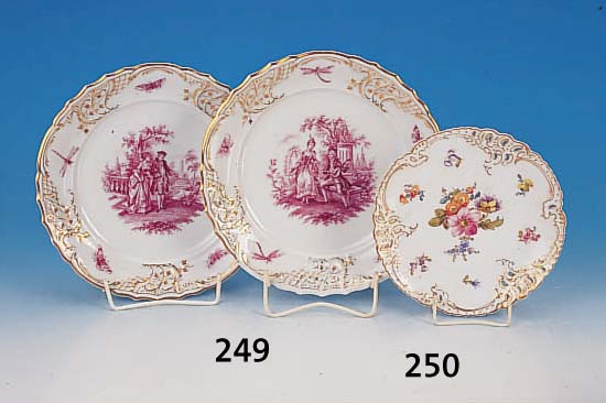 ZIERTELLER, NYMPHENBURG, UM 1900, PORZELLAN,BUNTE BLUMENMALEREI VON HOHER QUALITäT, RAND TEILRELIEFIERT MIT DURCHBRUCHARBEIT, REICHE ...