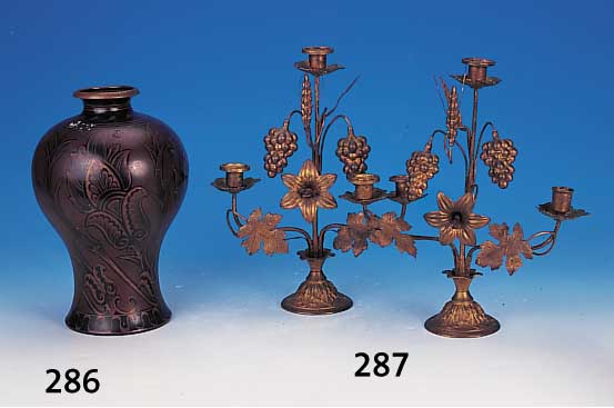 Paar Kerzenleuchter, deutsch, um 1870, Messing, mit vollplastischem Ähren-, Blüten- und Traubendekor, H. je ca. 33,5 cm, je drei ...