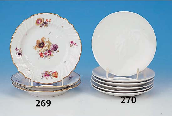 SECHS KLEINE TELLER, KPM BERLIN, 50ER JAHRE, SOG. SEEGER-PORZELLAN, RELIEFIERT MIT BLUMEN UND GRäSERN, D. JE CA. 15.5 CM