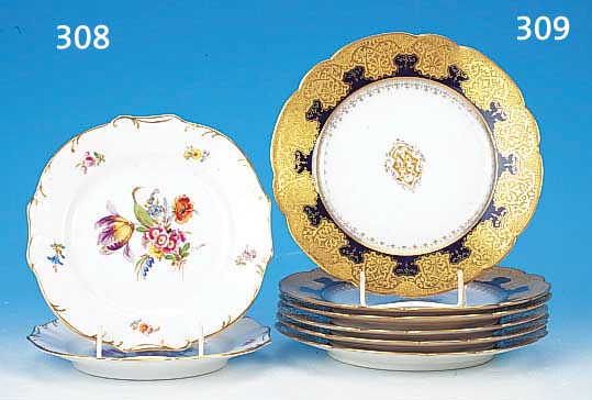 Zwei kleine Teller, Teichert in Meißen, um 1890, Porzellan, bunte Blumenmalerei, Goldrand, D. ca. 18.5 cm