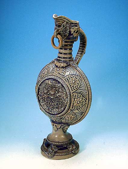 GROßE KANNE, WESTERWALD, UM 1890-1900, STEINZEUG, REICH RELIEFIERT, BLAUE SMALTEMALE-REI, H. CA. 69 CM, IM BRAND L. VERZOGEN, DAHERAM FUß ...