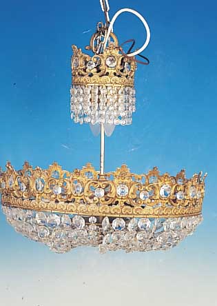 Deckenleuchter, deutsch, um 1930, verzierterBronzeguß, oben in Form einer Krone, reicher facett. Glasbehang, 6 Brennstellen über 2 ...