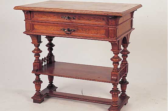 Nähtisch, deutsch, um 1880/90, Nußbaum- furnier z.T. gespiegelt, oberer Schub mit Inneneinrichtung, mit altersbedingten Ober- ...