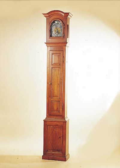 GROßE STANDUHR, WOHL AACHEN/LüTTICH, UM 1800, EICHENGEHäUSE MASSIV, DURCHGEHENDE RüCKWAND,TüR U. SOCKEL IN FELDERN IN RAUTENMUSTERN VER-ZIERT, ...