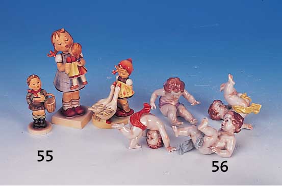 Vier Porzellanfiguren, Volkstedt, 20. Jh. Porzellan, spielende Putti, L. ca. 8.5 cm, ein Finger abgebrochen